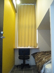 906